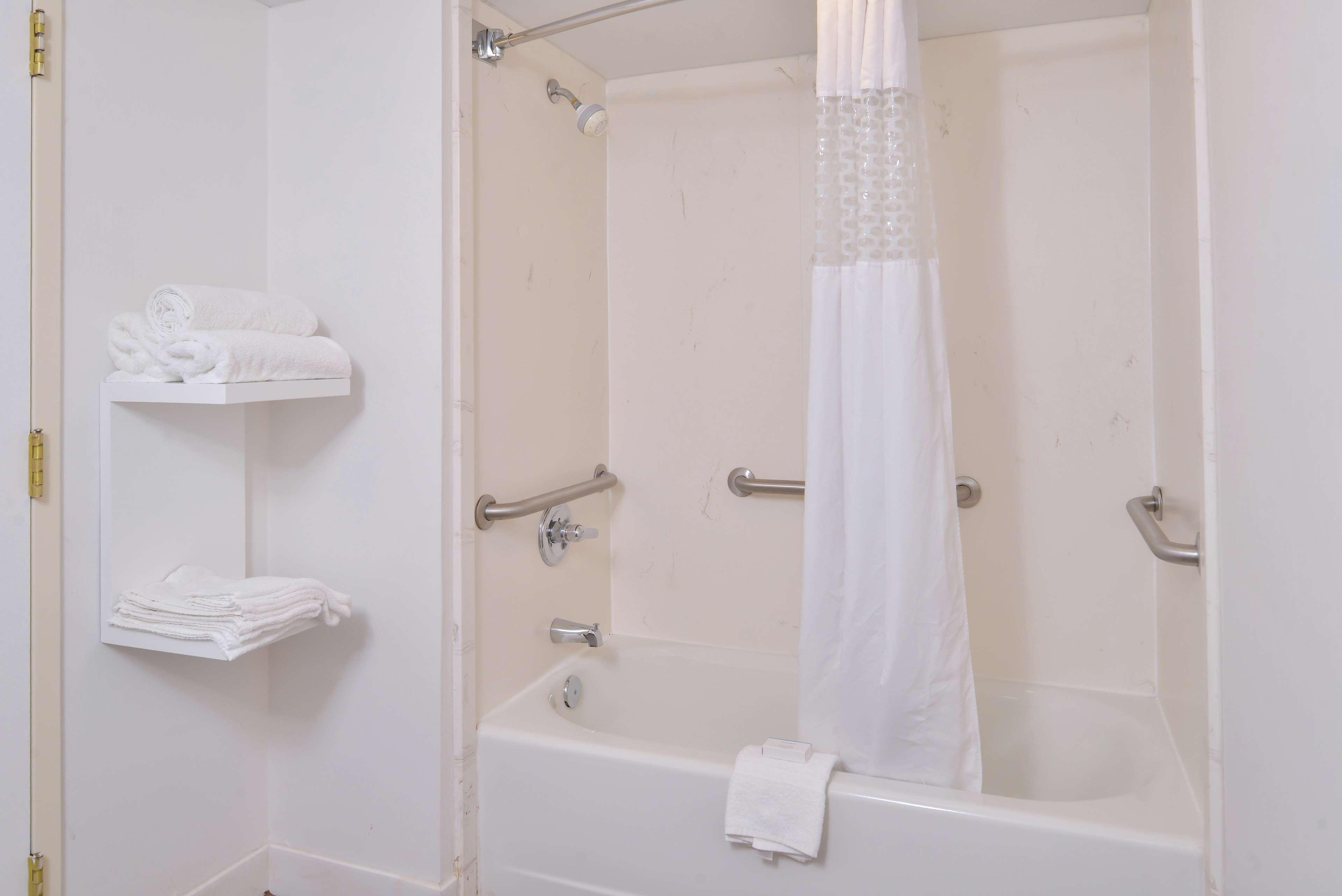 Hampton Inn Greensboro East / Mcleansville Екстер'єр фото