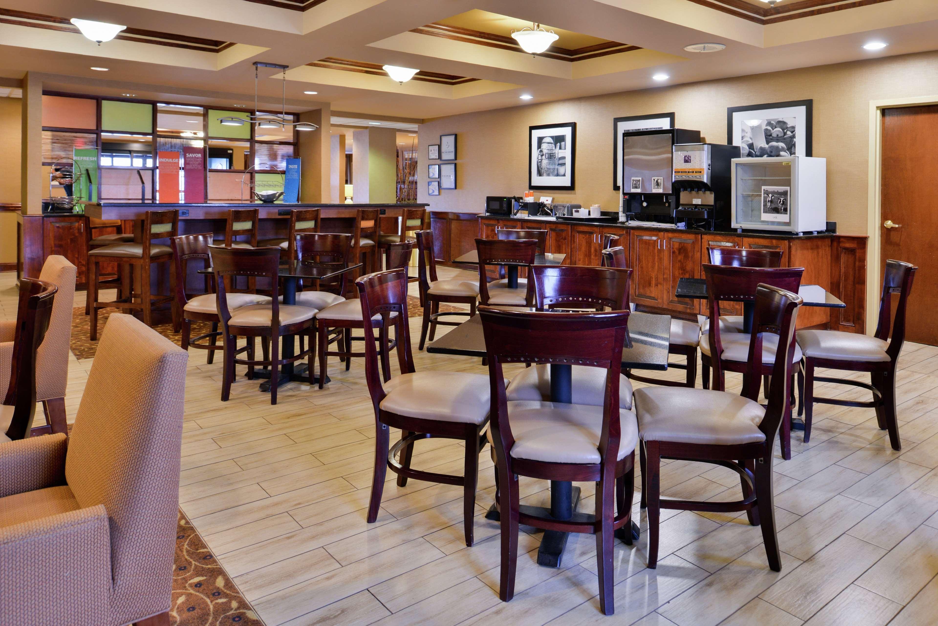 Hampton Inn Greensboro East / Mcleansville Екстер'єр фото