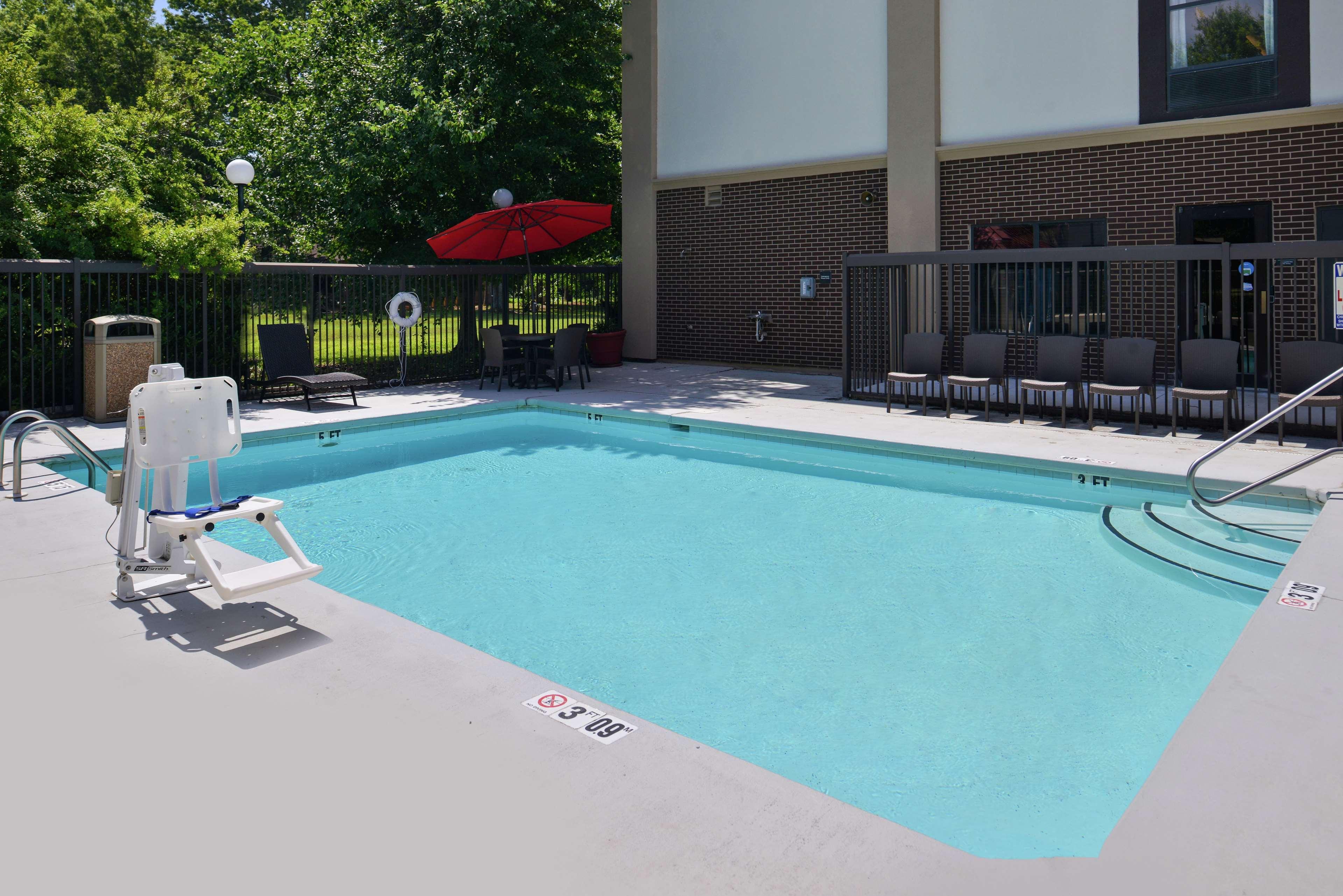 Hampton Inn Greensboro East / Mcleansville Екстер'єр фото