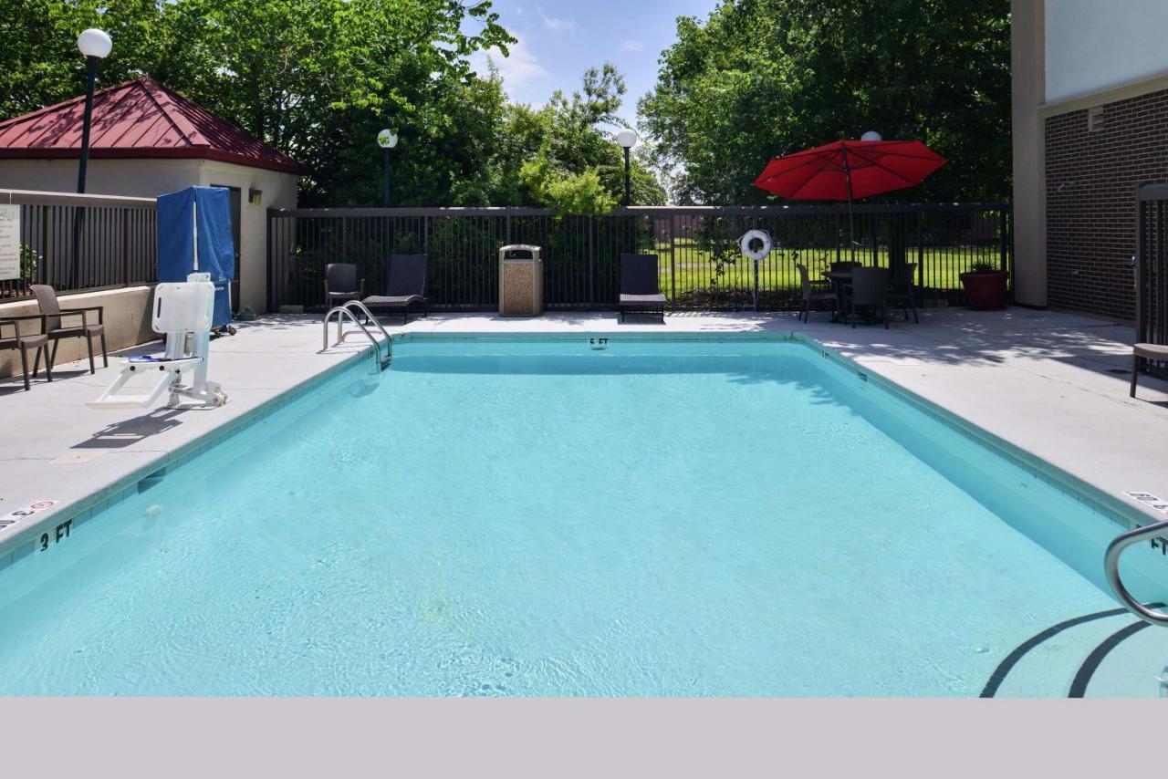 Hampton Inn Greensboro East / Mcleansville Екстер'єр фото