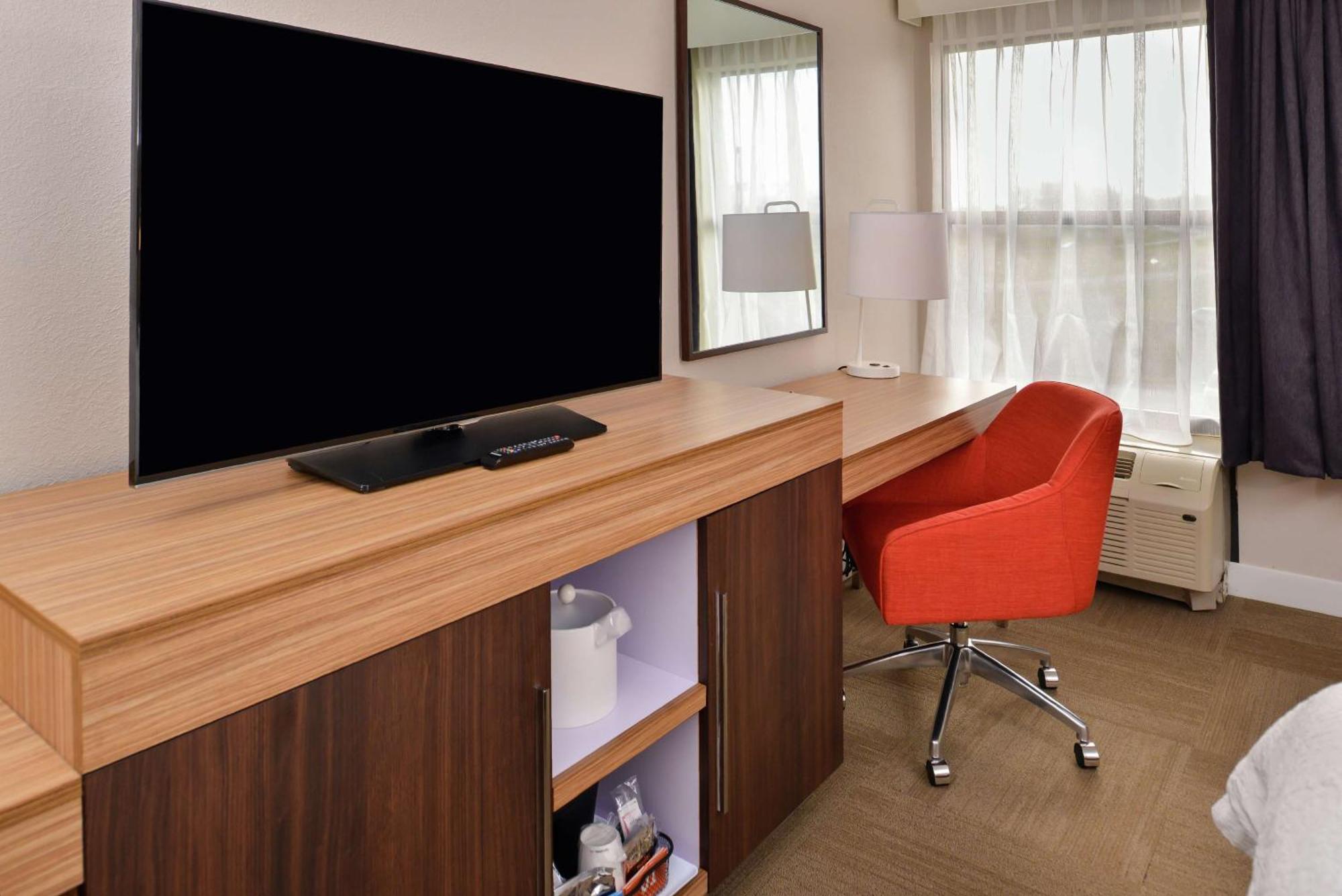Hampton Inn Greensboro East / Mcleansville Екстер'єр фото